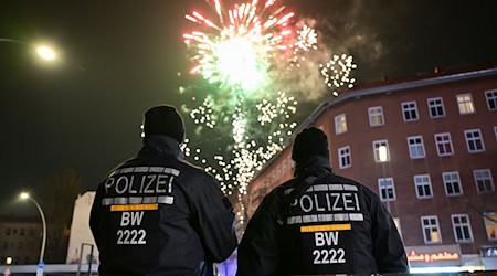 Erneut sind Polizisten und Rettungskräfte in Berlin von Silvester-Randalierern angegriffen worden.  / Foto: Sebastian Christoph Gollnow/dpa