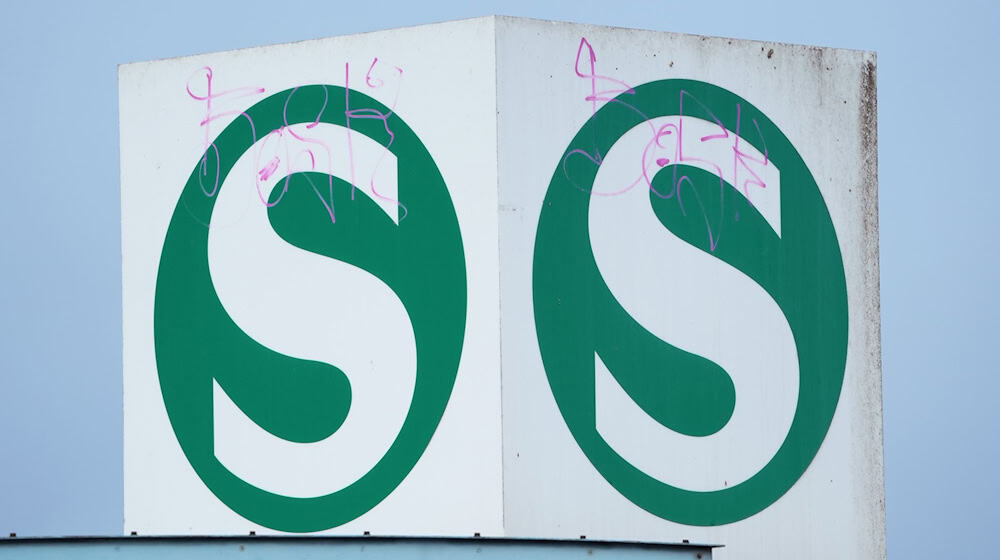 Die S-Bahn Berlin will während des Warnstreiks bei der BVG am Montag zusätzliche Züge auf der Linie S1 fahren lassen. (Archivbild) / Foto: Soeren Stache/dpa