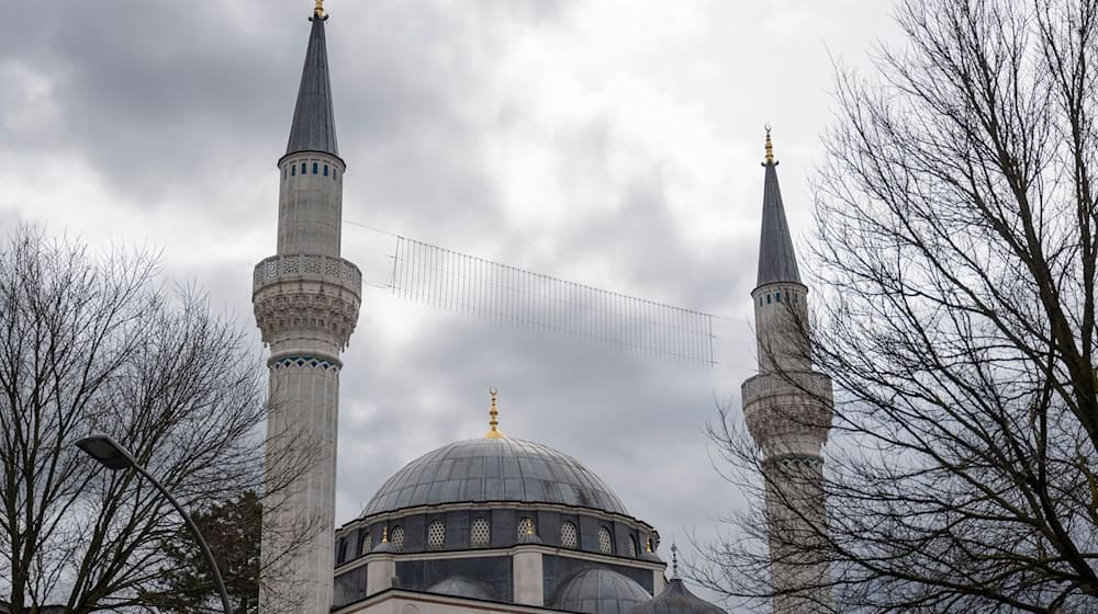 In der Sehitlik-Moschee soll es ein Trauergebet geben. (Archivbild)  / Foto: Christophe Gateau/dpa