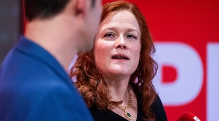 Die beiden nominierten SPD-Landesvorsitzenden Steffen Krach und Bettina König sind für eine Berliner Expo-Bewerbung. (Archivbild) / Foto: Christophe Gateau/dpa