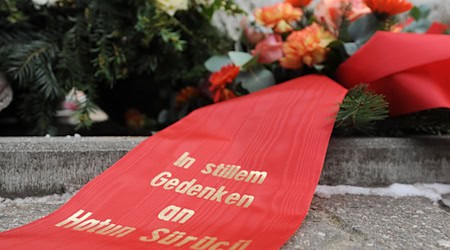 Gedenken an Hatun Sürücü, die vor 20 Jahren erschossen wurde. (Archivbild)  / Foto: Rainer Jensen/dpa