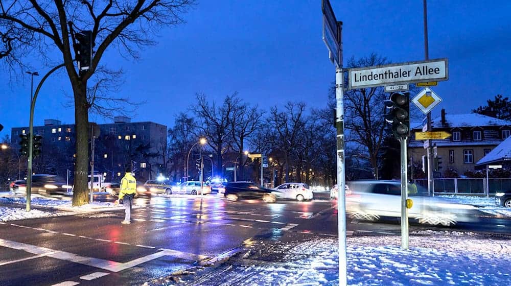 Noch bis spätestens Donnerstag wird es brauchen, bis der Strom im Südwesten der Hauptstadt überall wieder hergestellt ist. / Foto: Michael Ukas/dpa