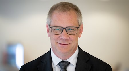 Nach einem mutmaßlichen Anschlag auf dem Grundstück des Brandenburger Antisemitismusbeauftragten Andreas Büttner ermittelt der Staatsschutz. (Archivbild) / Foto: Soeren Stache/dpa