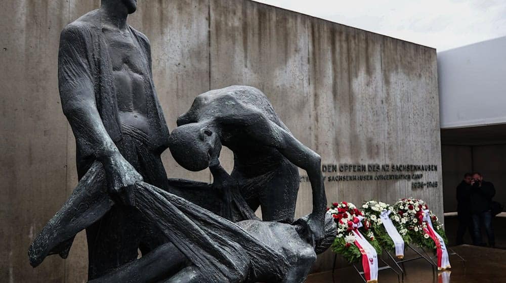 Im ehemaligen KZ Sachsenhausen in Oranienburg und in anderen Städten wird der Opfer des Nationalsozialismus gedacht. (Archivbild) / Foto: Hannes P. Albert/dpa