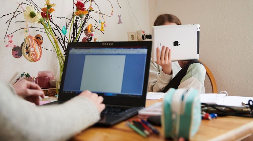 Der Brandenburger Landtag hat über einen AfD-Antrag zur Änderung der Schulpflicht für mehr häusliches Lernen entschieden. (Symbolbild) / Foto: Annette Riedl/dpa