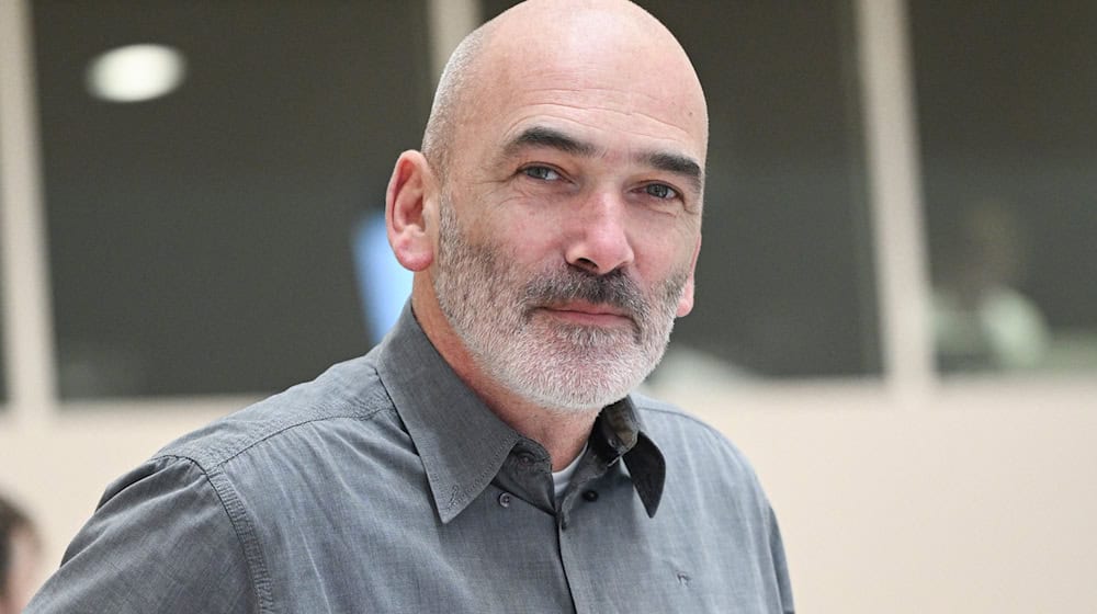 Der Brandenburger BSW-Landtagsabgeordnete Christian Dorst hat die Kritik an AfD-Politiker Wilko Möller wegen eines Wahlplakats zurückgewiesen (Archivbild). / Foto: Jens Kalaene/dpa