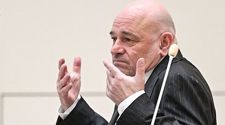 Der Brandenburger Finanzminister und frühere BSW-Landeschef Robert Crumbach ist aus der Partei ausgetreten (Archivbild).  / Foto: Jens Kalaene/dpa