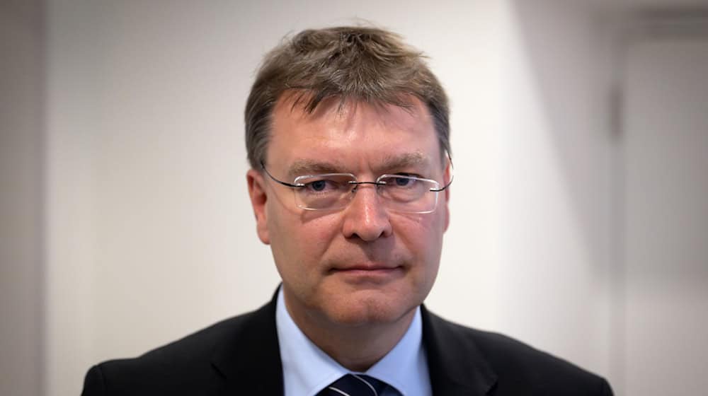 Der Brandenburger BSW-Landtagsabgeordnete Sven Hornauf steht der Koalition mit der SPD kritisch gegenüber. (Archivbild) / Foto: Soeren Stache/dpa