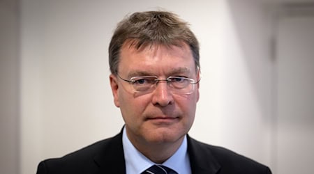 Der Brandenburger BSW-Landtagsabgeordnete Sven Hornauf steht der Koalition mit der SPD kritisch gegenüber. (Archivbild) / Foto: Soeren Stache/dpa