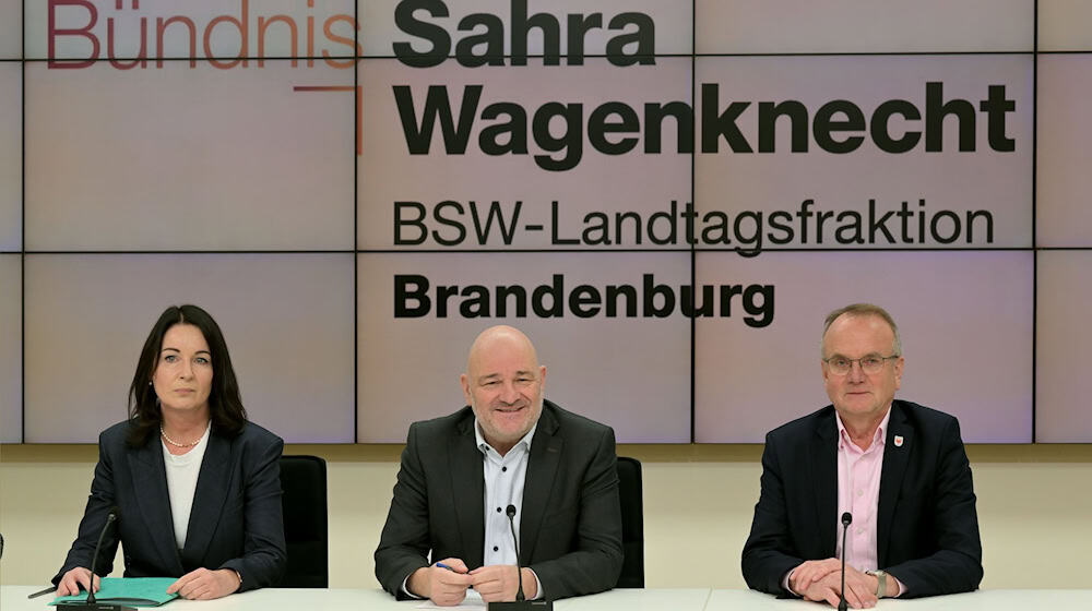 Diese drei Minister in Brandenburg kehren dem BSW den Rücken. Nach dem Bruch der SPD/BSW-Koalition geht es in dem Bundesland auch erstmal mit einer Minderheitsregierung weiter. (Archivbild)  / Foto: Michael Bahlo/dpa