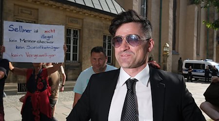 Der Rechtsextremist Martin Sellner will einen Vortrag über die sogenannte Remigration halten. (Archivbild) / Foto: Sebastian Willnow/dpa