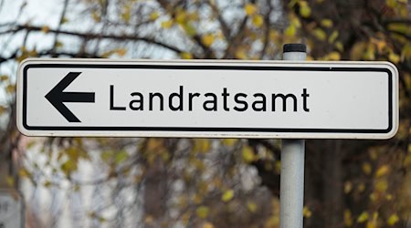 Der Landkreis Oberspreewald-Lausitz bekommt im Mai einen neuen Landrat. (Archivbild) / Foto: Sebastian Kahnert/dpa