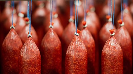 Die Wurstproduktion in Britz schließt. (Archivbild) / Foto: picture alliance / dpa