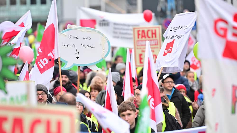 Bereits am 18. Dezember hatten Gewerkschaften im Rahmen der aktuellen Tarifrunde zu einem Warnstreik im öffentlichen Dienst Berlins aufgerufen. (Archivbild) / Foto: Sebastian Christoph Gollnow/dpa