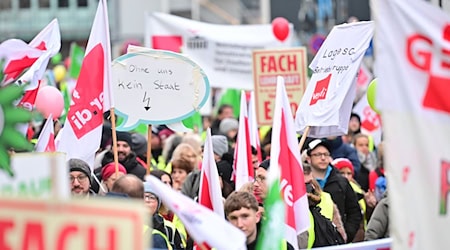 Bereits am 18. Dezember hatten Gewerkschaften im Rahmen der aktuellen Tarifrunde zu einem Warnstreik im öffentlichen Dienst Berlins aufgerufen. (Archivbild) / Foto: Sebastian Christoph Gollnow/dpa