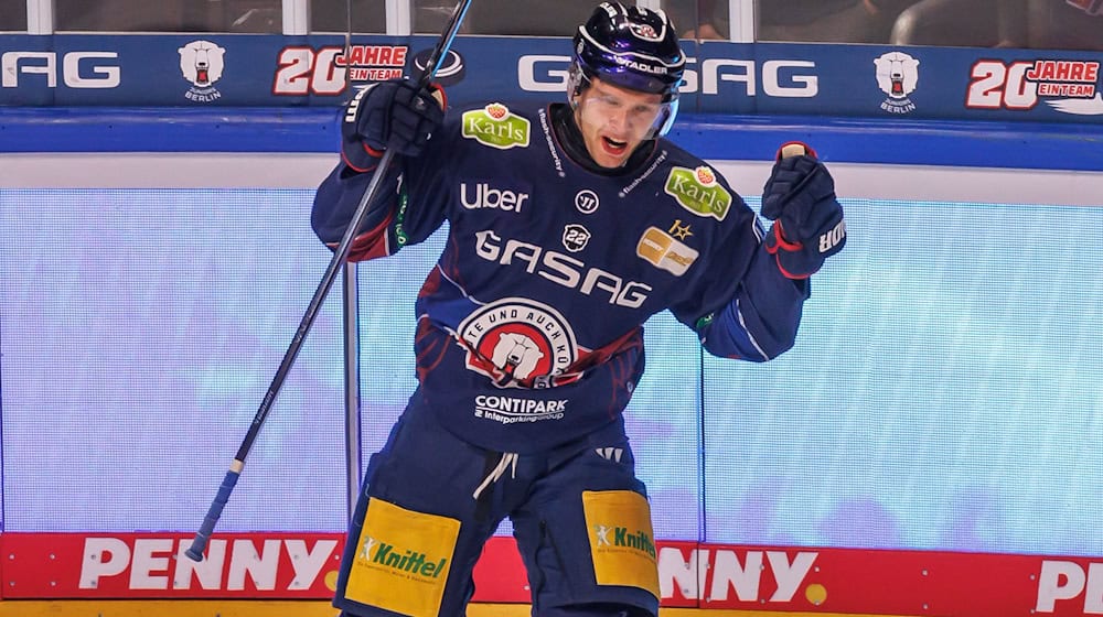 Angreifer Lean Bergmann erzielte das 2:1 der Eisbären Berlin beim Auswärtssieg in München. (Archivbild) / Foto: Andreas Gora/dpa
