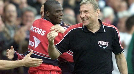 Eduard Geyer prägte als Trainer den FC Energie Cottbus. (Archivbild) / Foto: Ronald Bonß/dpa-Zentralbild/dpa