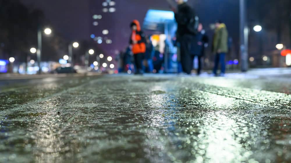 Auch in Brandenburg wird vor starker Glätte gewarnt. (Archivbild) / Foto: Patrick Pleul/dpa