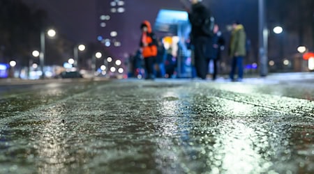Auch in Brandenburg wird vor starker Glätte gewarnt. (Archivbild) / Foto: Patrick Pleul/dpa