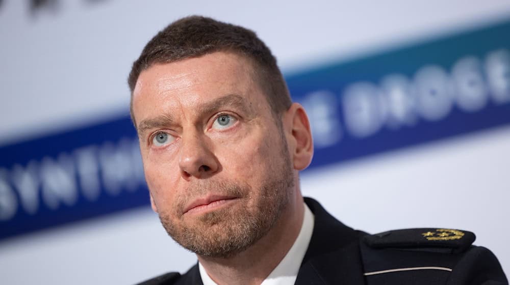 «Sowohl in Deutschland als auch in Europa sind diese Dimensionen bisher einmalig», sagte der Leiter des Zollkriminalamtes, Tino Igelmann, bei einer Pressekonferenz in Köln.  / Foto: Rolf Vennenbernd/dpa