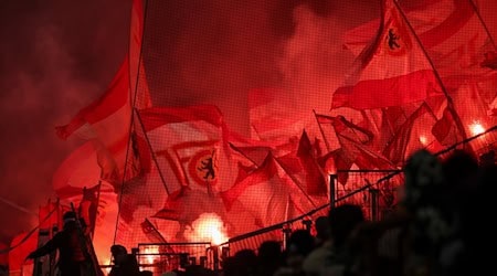 Union wurde unter anderem für Vorfälle beim Spiel in Hamburg bestraft. (Archivbild) / Foto: Christian Charisius/dpa