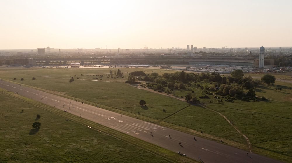 Das Tempelhofer bietet heute viel Raum für unterschiedlichste Freizeitaktivitäten. (Archivbild)    / Foto: Sebastian Gollnow/dpa