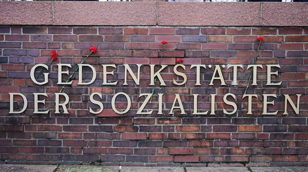 An der Gedenkstätte der Sozialisten am Zentralfriedhof Berlin-Friedrichsfelde wird traditionell an die Ermordung Rosa Luxemburg und Karl Liebknecht erinnert. / Foto: Annette Riedl/dpa