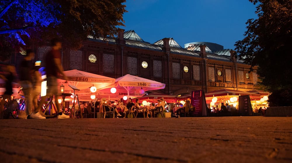 Womöglich dürfen schon im Sommer 2026 Gastro-Betriebe in Berlin ihre Gäste länger draußen bewirten. (Symbolbild) / Foto: Paul Zinken/dpa-Zentralbild/ZB