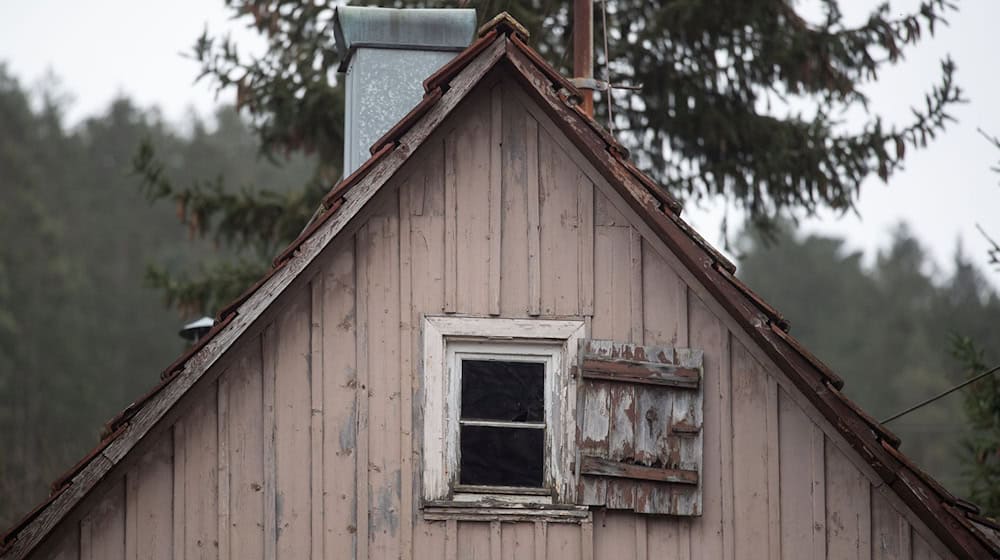 Häufig sind es Schrottimmobilien, die als Fiskalerbschaften beim Land landen. (Symbolbild) / Foto: Marijan Murat/dpa