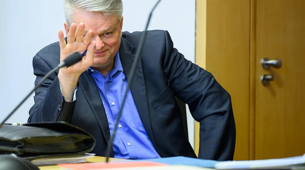 Möller wollte sich seinem Anwalt zufolge nicht äußern.  / Foto: Patrick Pleul/dpa