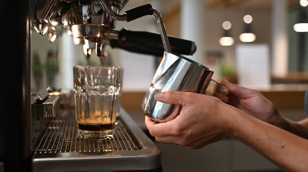 Viele Dienstleistungsunternehmen blicken zu Jahresbeginn vorsichtiger auf die kommenden Monate (Symbolbild) / Foto: Elisa Schu/dpa