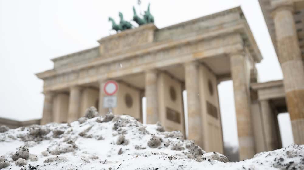 Rund 17 Tage lag die Hauptstadt unter einer geschlossenen Schneedecke. / Foto: Markus Lenhardt/dpa