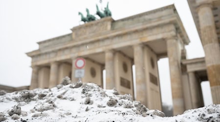 Rund 17 Tage lag die Hauptstadt unter einer geschlossenen Schneedecke. / Foto: Markus Lenhardt/dpa
