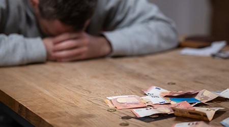 Die Zahl überschuldeter Verbraucher in Berlin ist im vergangenen Jahr gestiegen. (Symbolbild) / Foto: Hannes P. Albert/dpa
