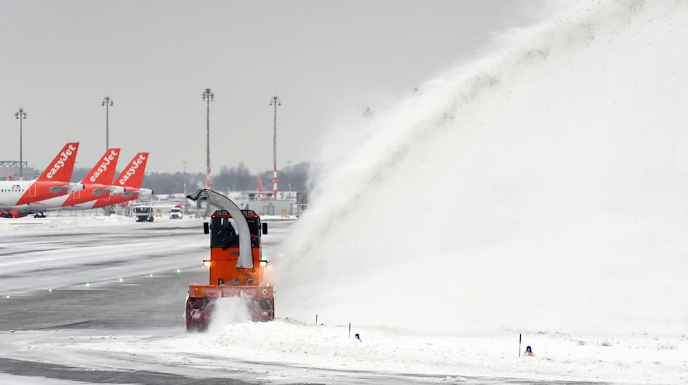 Am BER läuft der Flugbetrieb weitestgehend normal. (Archivbild) / Foto: Soeren Stache/dpa-Zentralbild/dpa