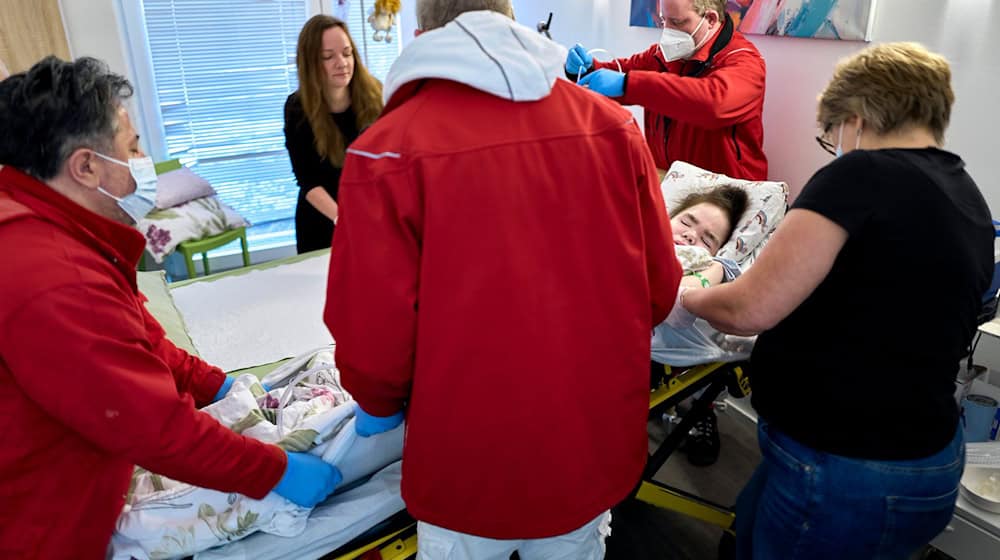 Die Pflegeeinrichtung war vom großflächigen Stromausfall im Südwesten Berlins betroffen, weshalb die Bewohner kurzfristig umziehen mussten. / Foto: Michael Ukas/dpa