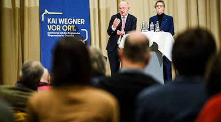 Im Zuge der Gesprächsreihe «Kai Wegner vor Ort» stellt sich Berlins Regierender Bürgermeister Kai Wegner (CDU) regelmäßig Fragen von Bürgerinnen und Bürgern.  / Foto: Britta Pedersen/dpa