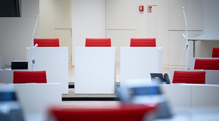 Der Landtag prüft, ob drei ehemalige BSW-Abgeordnete eine Gruppe bilden können. / Foto: Soeren Stache/dpa