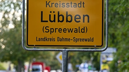 Die Stadt Lübben liegt mitten in der Urlaubsregion des Spreewalds mit vielen Wasserwegen und kleinen Häfen. (Archivbild) / Foto: Patrick Pleul/dpa