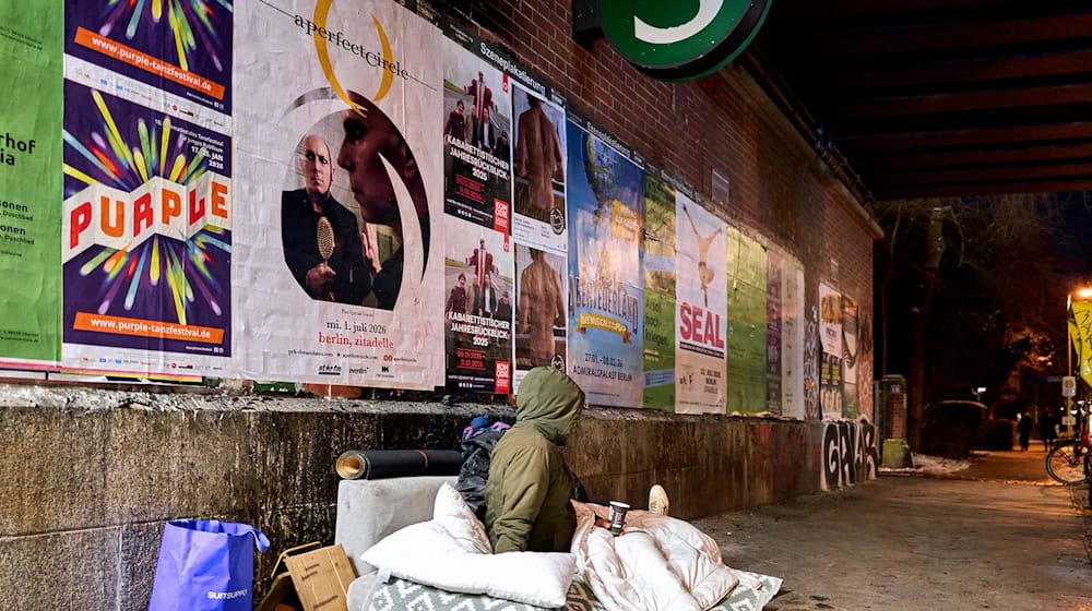Bei eisigen Temperaturen haben mehr Menschen als sonst die Nummern der Kältehilfe gewählt, um Menschen auf der Straße zu helfen. (Symbolbild) / Foto: Michael Ukas/dpa