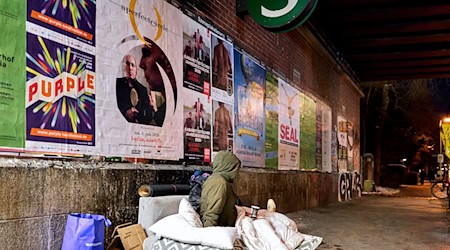 Bei eisigen Temperaturen haben mehr Menschen als sonst die Nummern der Kältehilfe gewählt, um Menschen auf der Straße zu helfen. (Symbolbild) / Foto: Michael Ukas/dpa