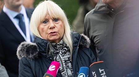 Innensenatorin Iris Spranger (SPD) bedankte sich bei den Hilfskräften, die während des Stromausfalls im Berliner Südwesten im Einsatz gewesen waren.(Archivbild) / Foto: Sina Schuldt/dpa