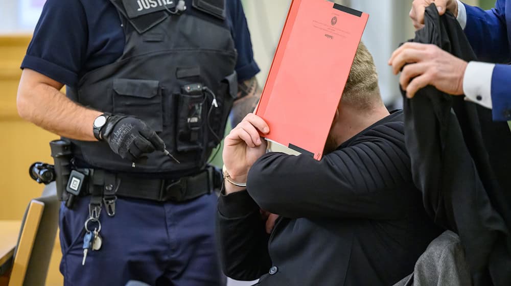 Der Angeklagte soll einen Polizisten getötet haben. / Foto: Patrick Pleul/dpa