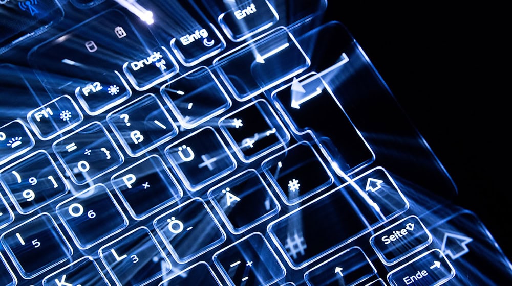 Das Land Brandenburg will die Cybersicherheit angesichts von Hackerangriffen erhöhen. (Symbolbild) / Foto: Sebastian Gollnow/dpa