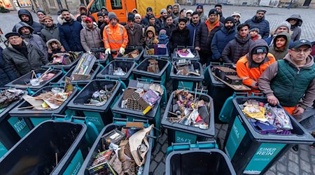 Für ein schönes Stadtbild treffen sich junge Muslime in vielen Städten zur Neujahrs-Putzaktion. / Foto: Friso Gentsch/dpa