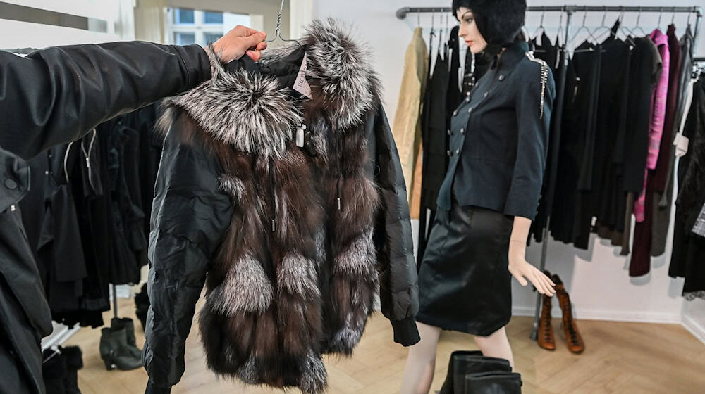 Pelze sind wieder salonfähig - vor allem, wenn es gebrauchte Stücke sind.  / Foto: Jens Kalaene/dpa
