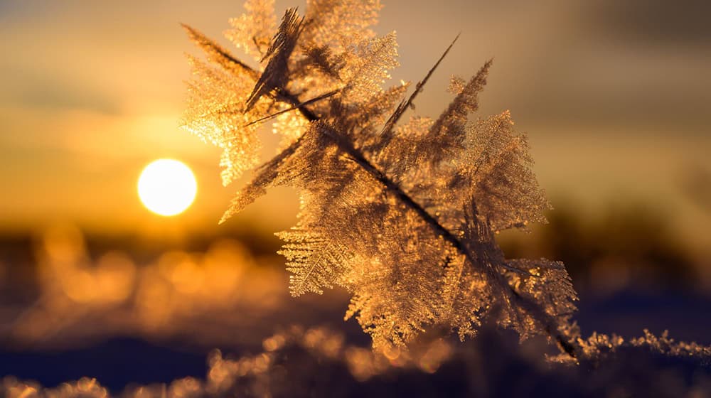 Die Polizei warnt davor, sich von der Winteridylle trügen zu lassen. / Foto: Patrick Pleul/dpa