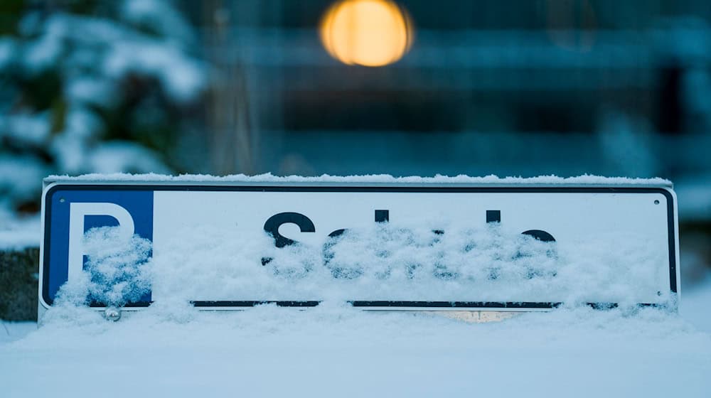 Wegen Glätte fällt am Dienstag die Präsenzpflicht an den Brandenburger Schulen aus. (Symbolbild) / Foto: Andreas Arnold/dpa