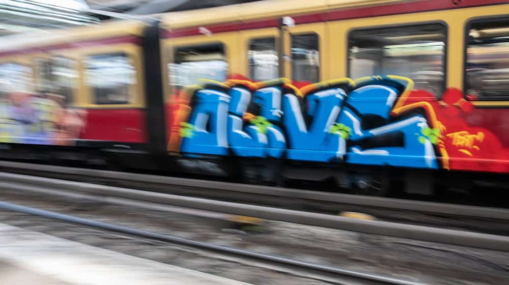 In Berlin und Brandenburg gab es eine Razzia gegen mutmaßliche Graffiti-Sprayer. (Archivbild) / Foto: Paul Zinken/dpa