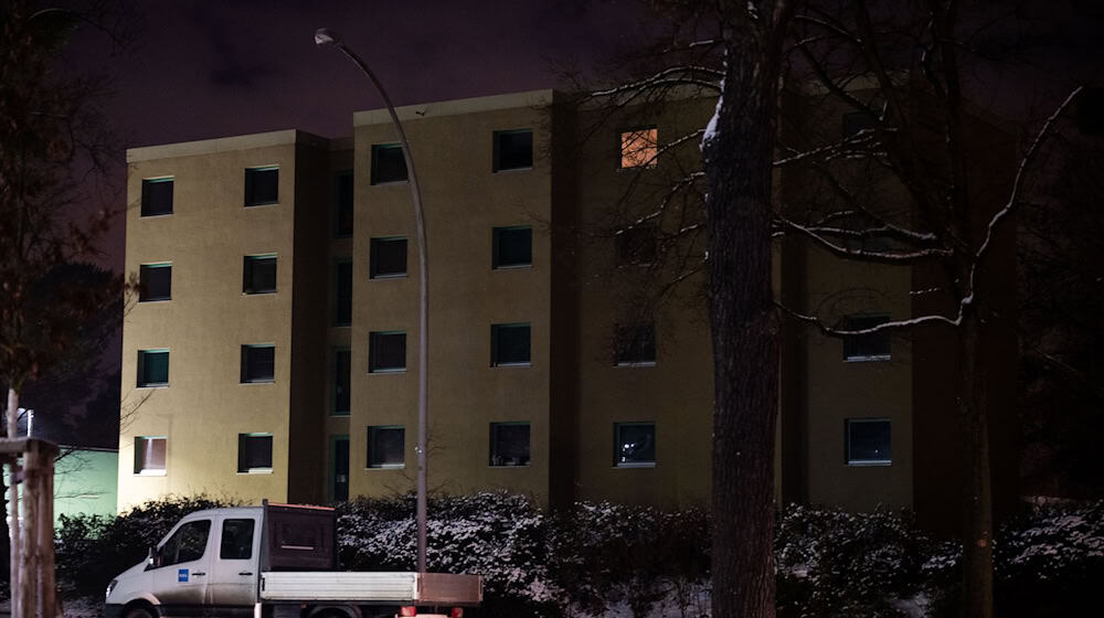 Im Berliner Südwesten war es nach einem Brandanschlag auf eine Kabelbrücke zu einem großflächigen Stromausfall gekommen. (Archivfoto) / Foto: Christophe Gateau/dpa